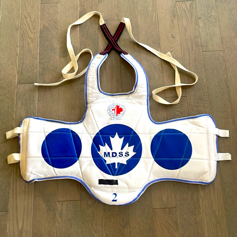Tae Kwon Do Reversible Chest Pad - Unisex Size 2 - TKD Canada Approved
